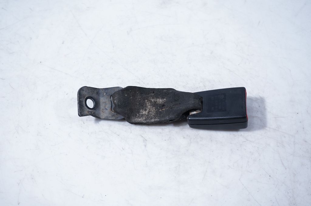 Rear seatbelt buckle (5)