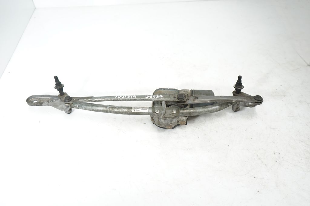 Front wiper linkage and motor