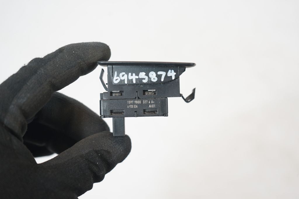 Electric window control switch (9)