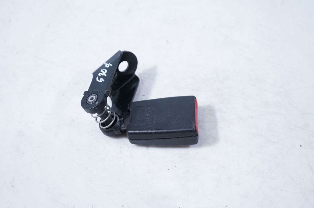 Rear seatbelt buckle (5)