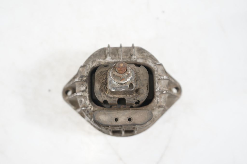 Engine mount bracket (7)