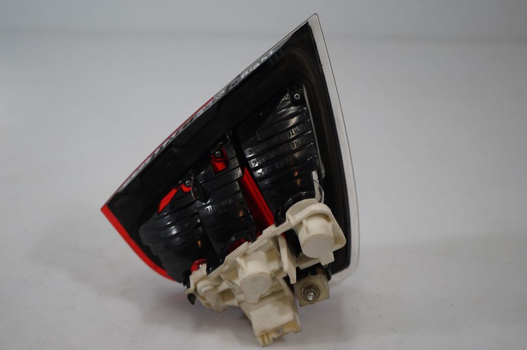 Tailgate rear/tail lights (7)