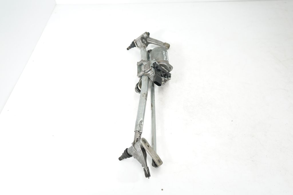 Front wiper linkage and motor (4)