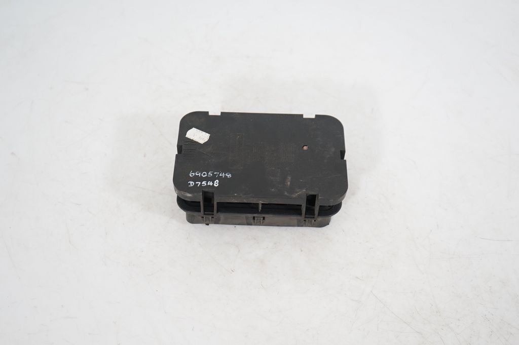 Quarter panel pressure vent