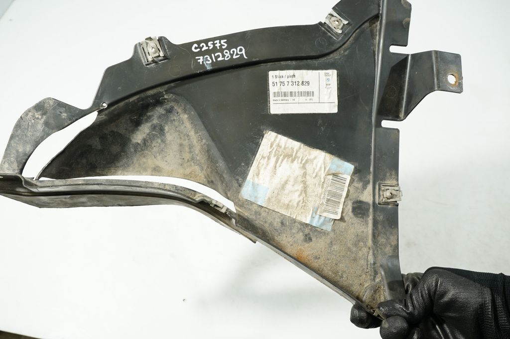 Front wheel arch liner splash guards (8)