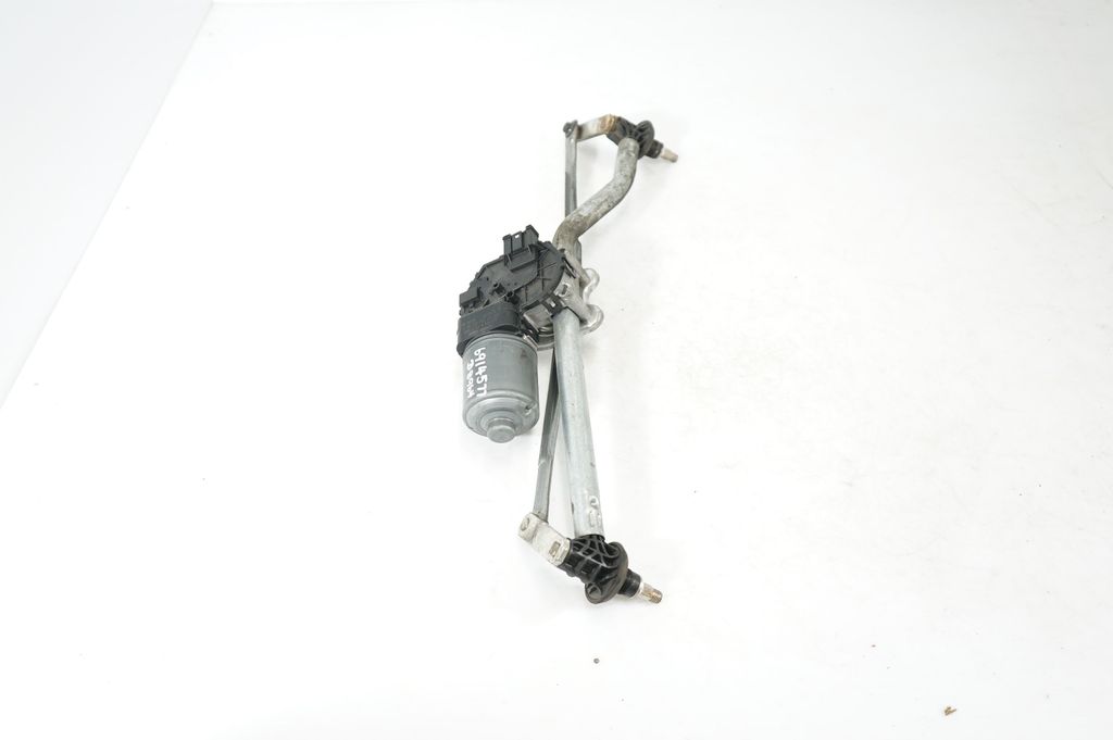 Front wiper linkage and motor (2)