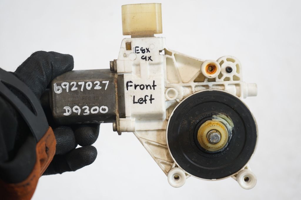 Front door window regulator with motor (8)