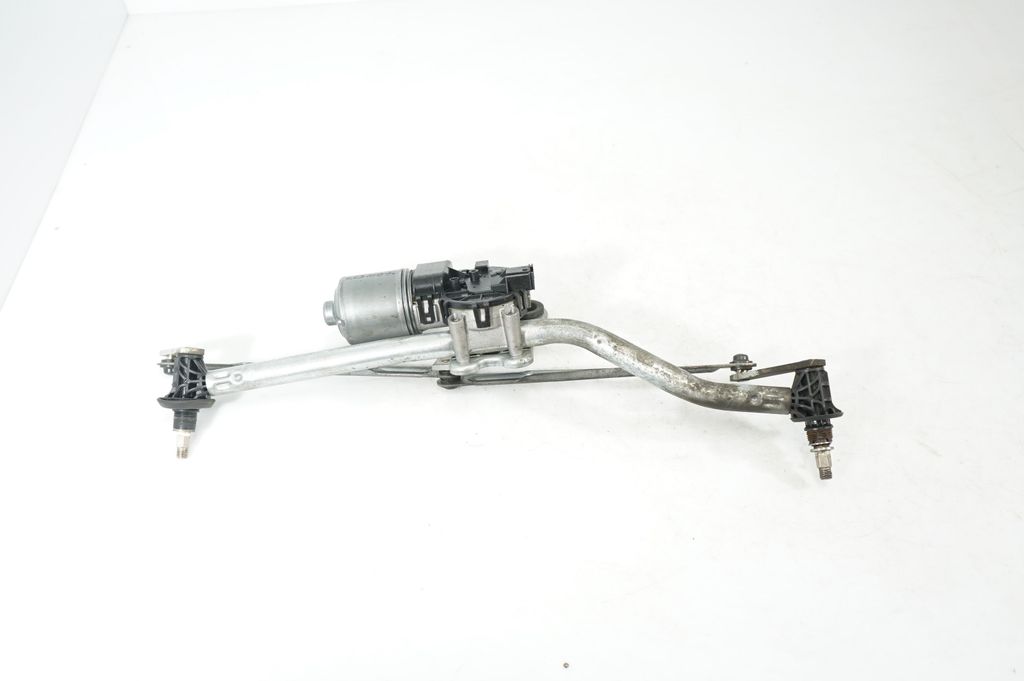 Front wiper linkage and motor (3)