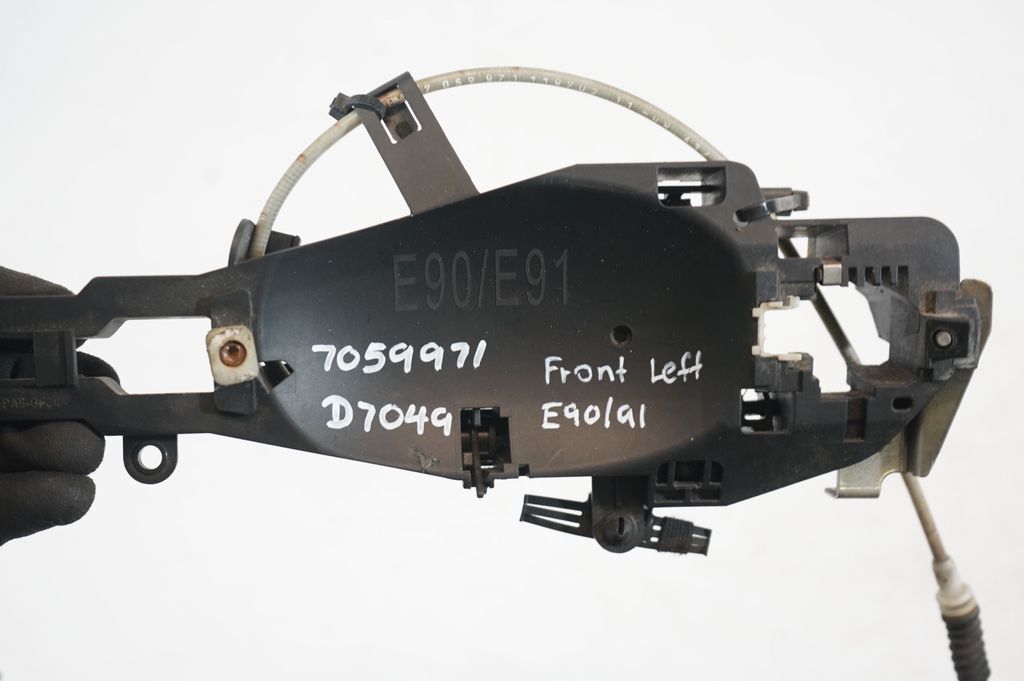 Front door exterior handle/bracket (7)