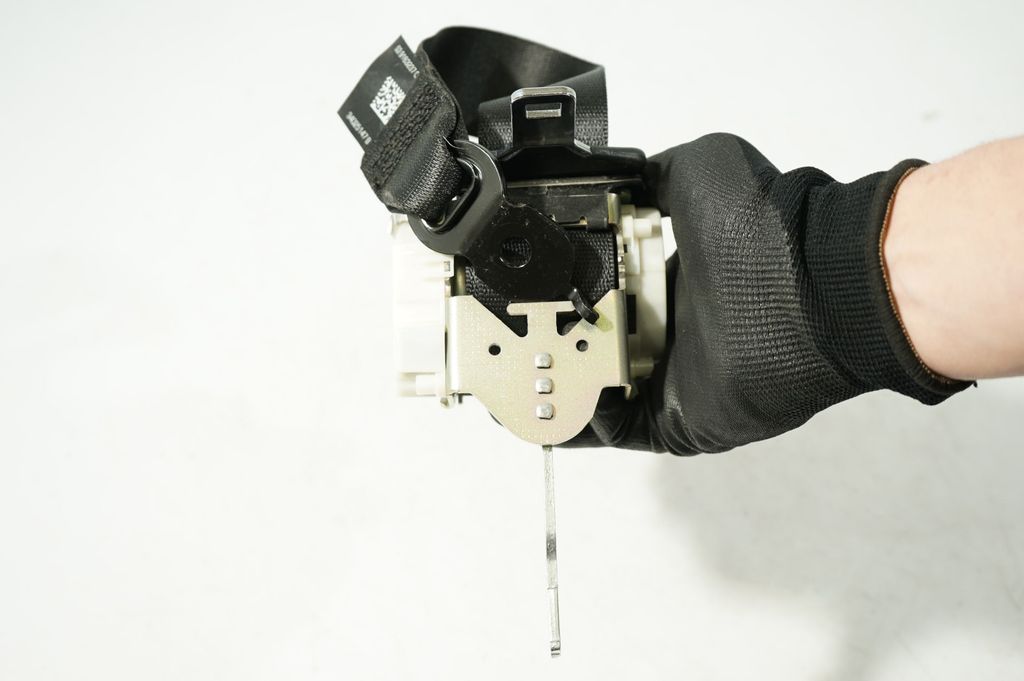 Rear seatbelt (7)