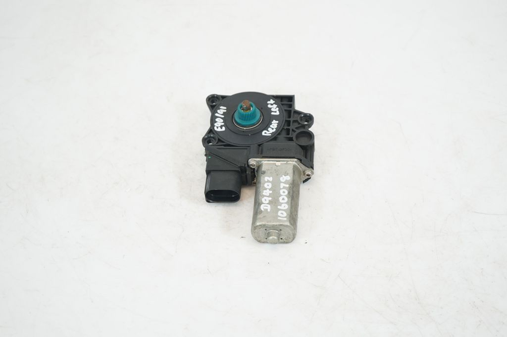 Rear door window regulator with motor (4)