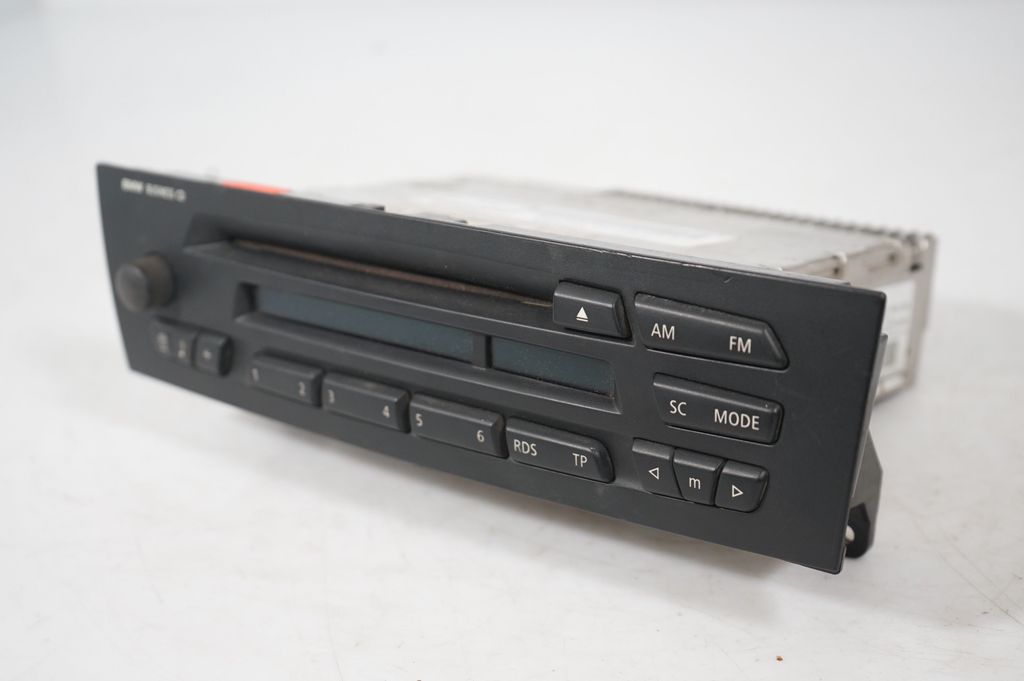 Radio/CD/DVD/GPS head unit (6)