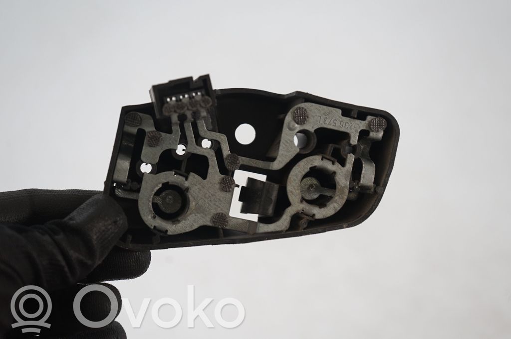 Tailgate rear/tail lights (6)