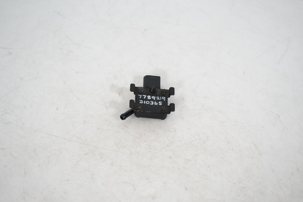Exhaust gas temperature sensor (5)