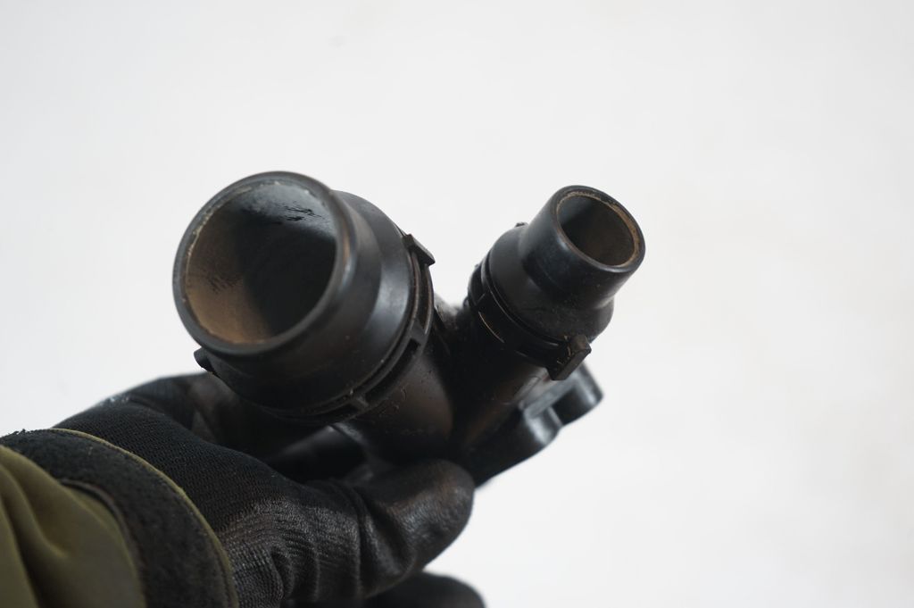 Engine coolant pipe/hose (7)