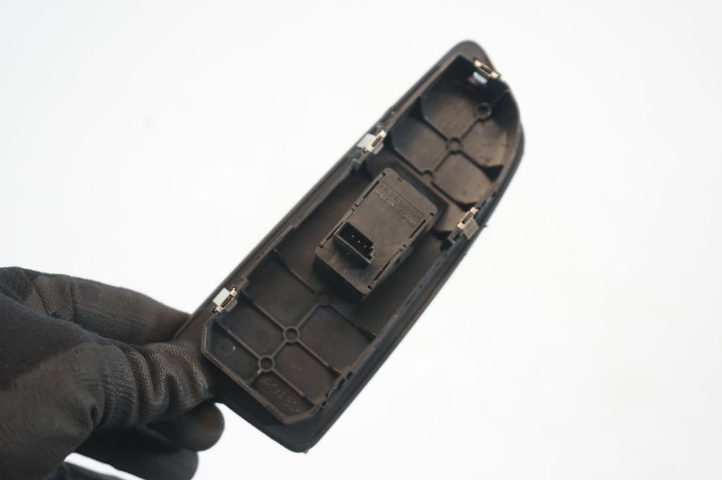 Electric window control switch (7)