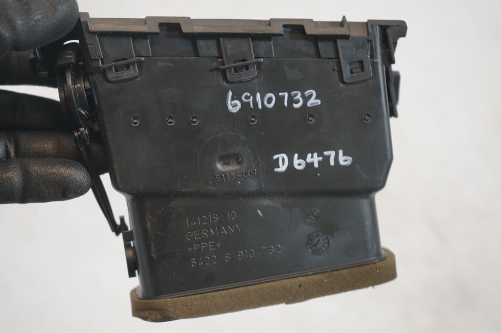 Dashboard side air vent grill/cover trim (8)