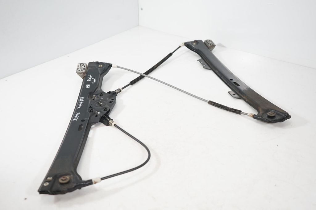 Front door window regulator with motor (8)