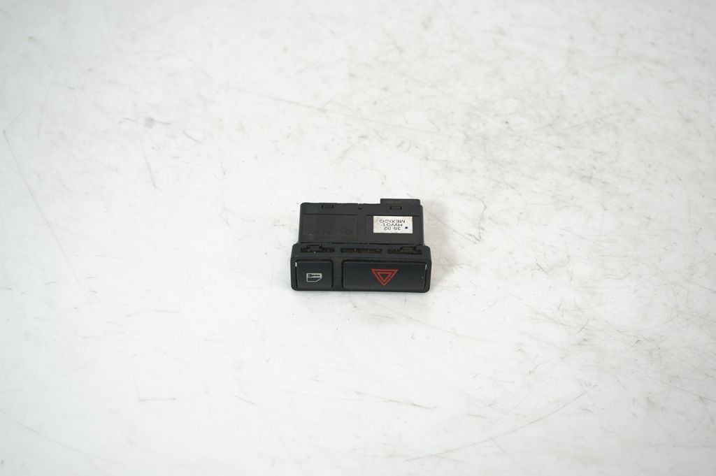 Hazard light switch (5)