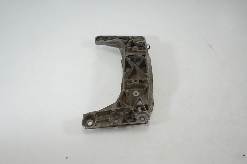 Gearbox mounting bracket (4)