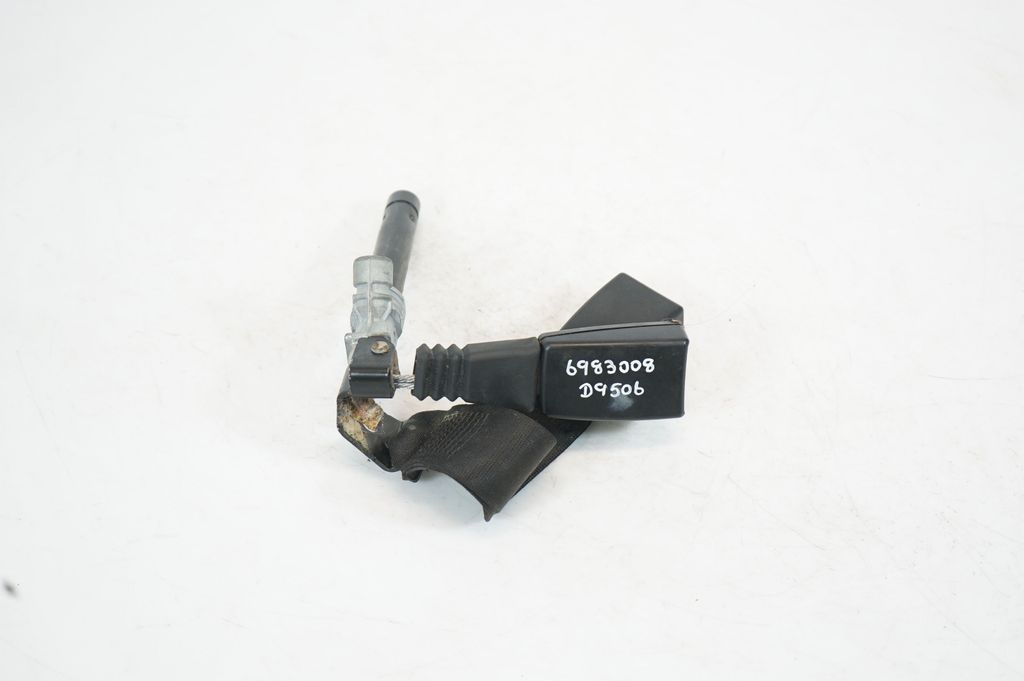 Rear seatbelt buckle