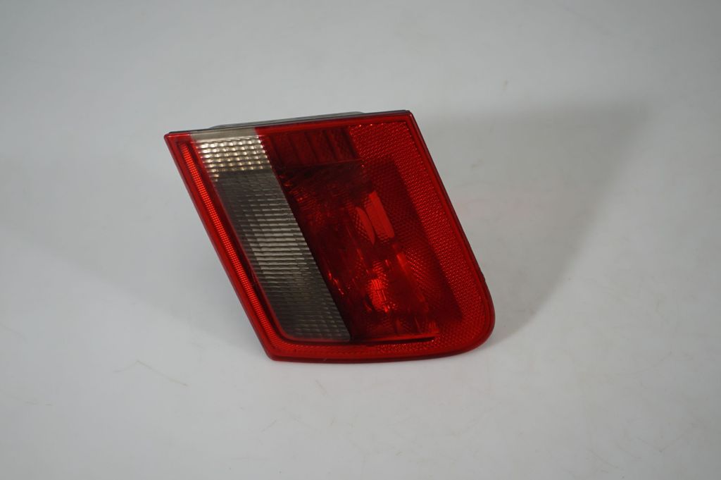 Tailgate rear/tail lights (4)
