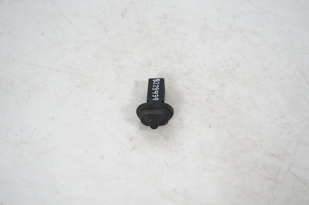 Fuel tank cap lock (2)