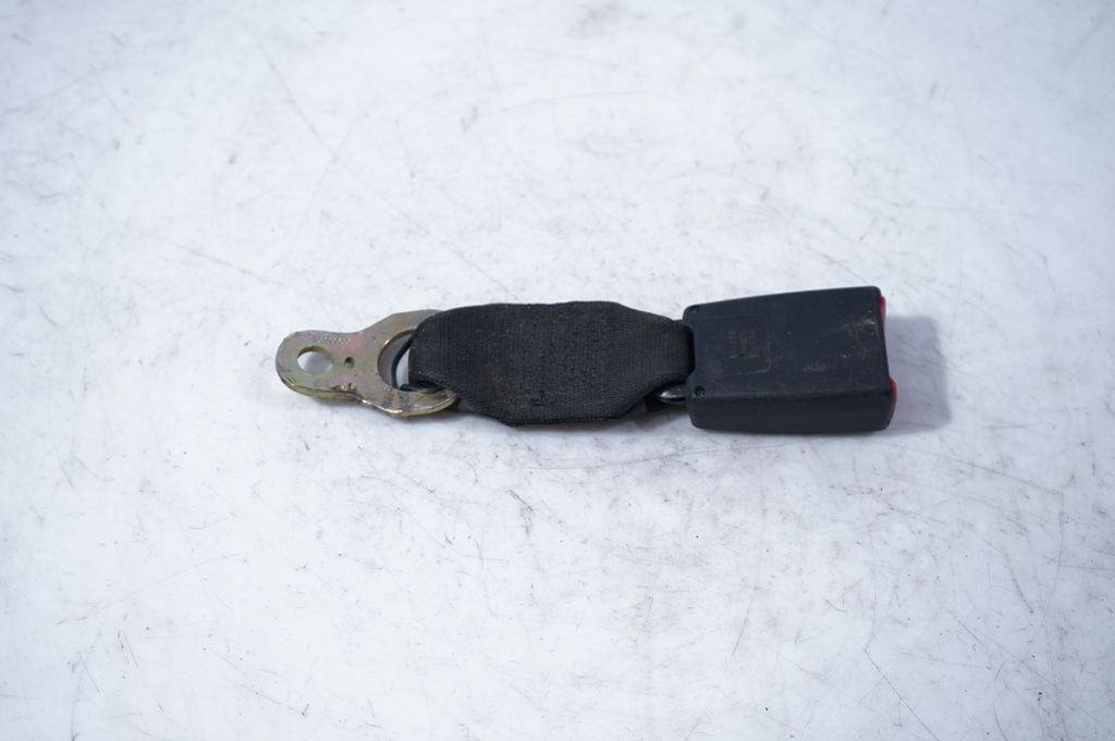 Rear seatbelt buckle (4)
