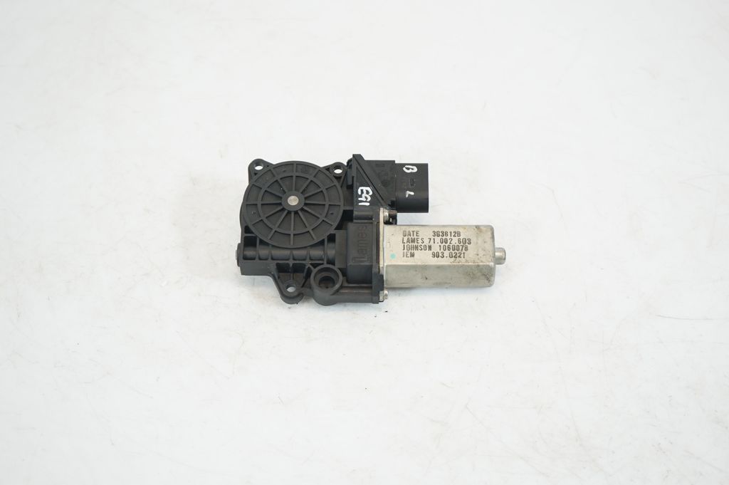 Rear door window regulator with motor (5)