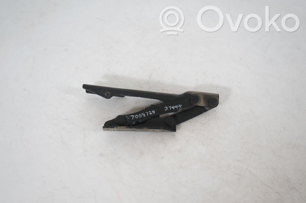 Engine bonnet/hood hinges