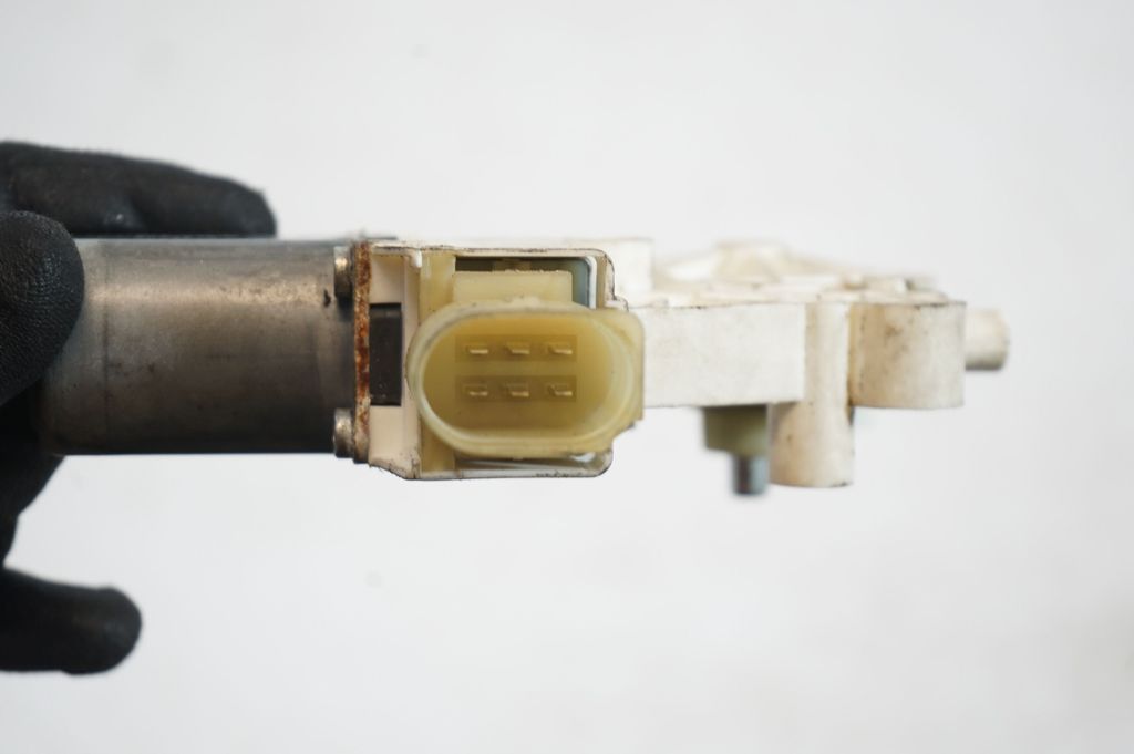 Front door window regulator motor (6)