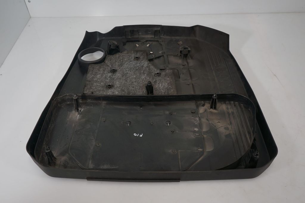 Engine cover (trim) (5)