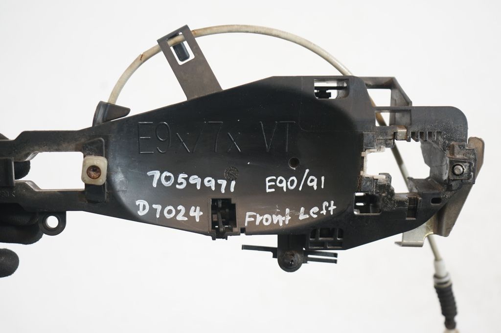 Front door exterior handle/bracket (7)