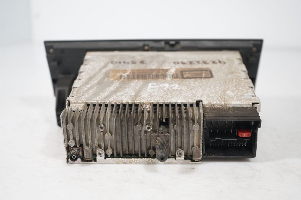 Radio/CD/DVD/GPS head unit (8)