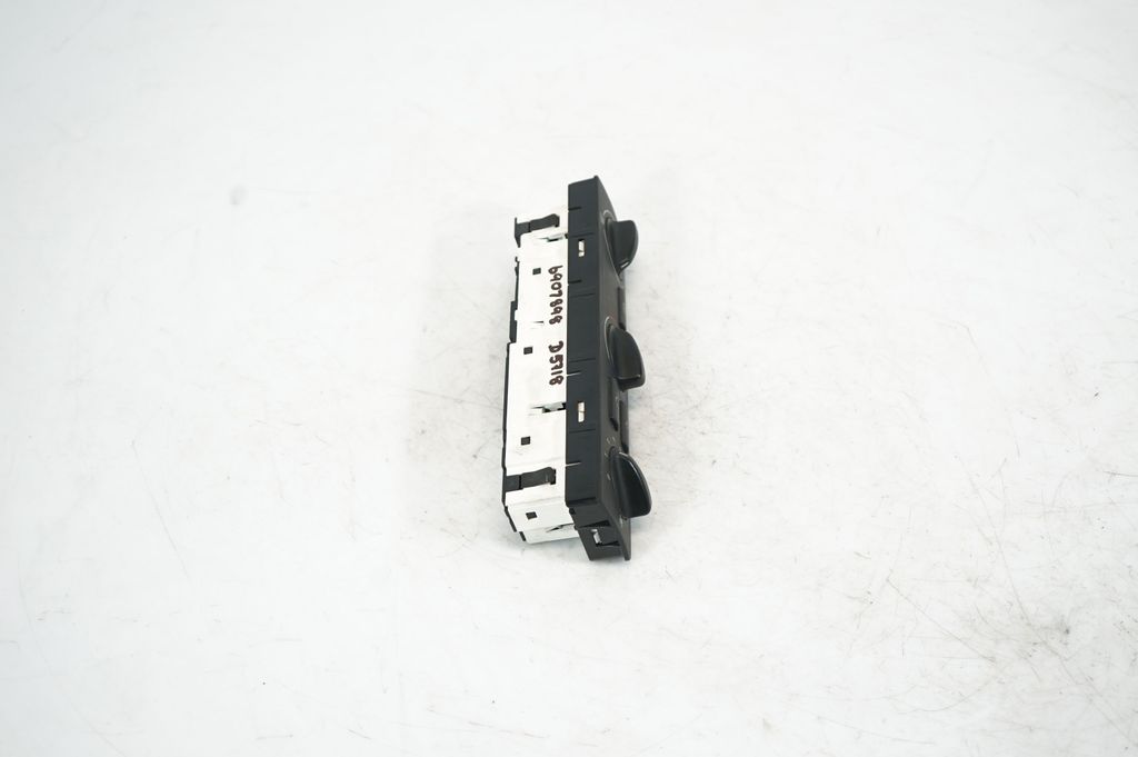 Climate control unit (4)