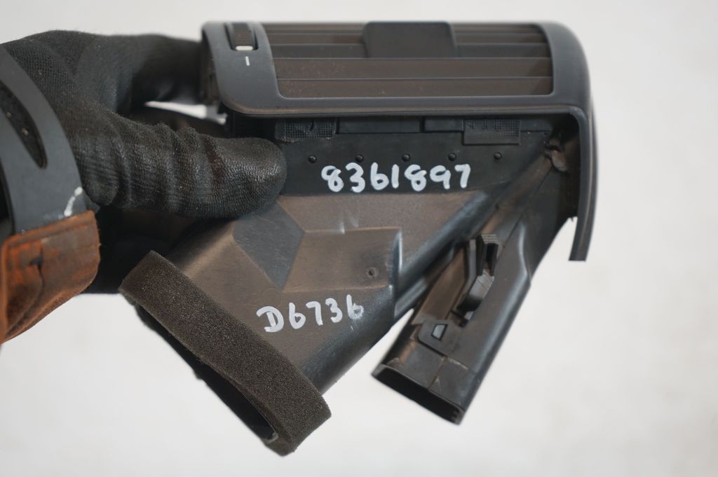 Dashboard side air vent grill/cover trim (8)