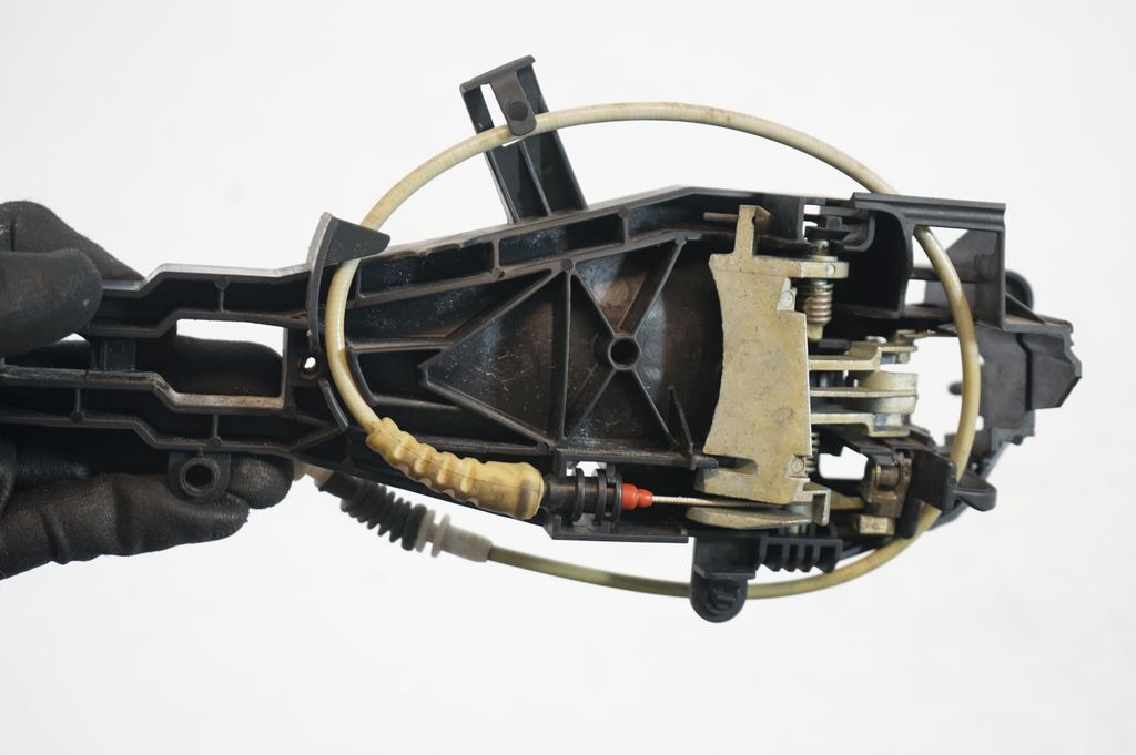 Rear door exterior handle/bracket (6)