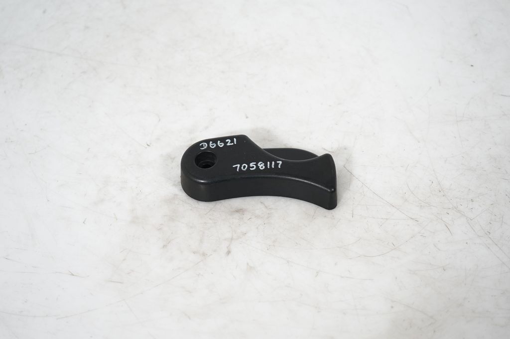 Engine bonnet (hood) release handle