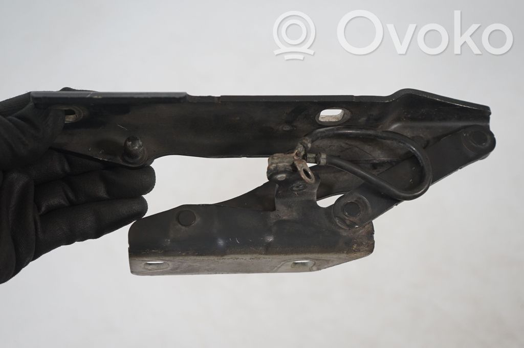 Engine bonnet/hood hinges (6)