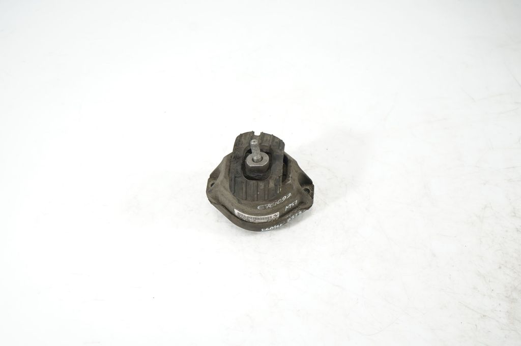 Engine mount bracket