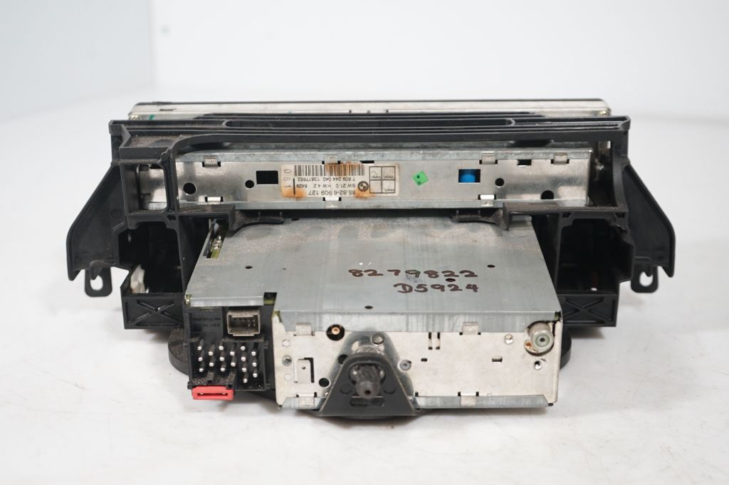 Radio/CD/DVD/GPS head unit (8)