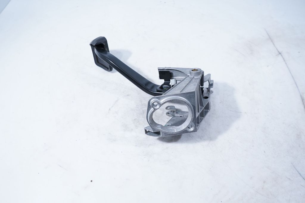 Brake pedal (6)
