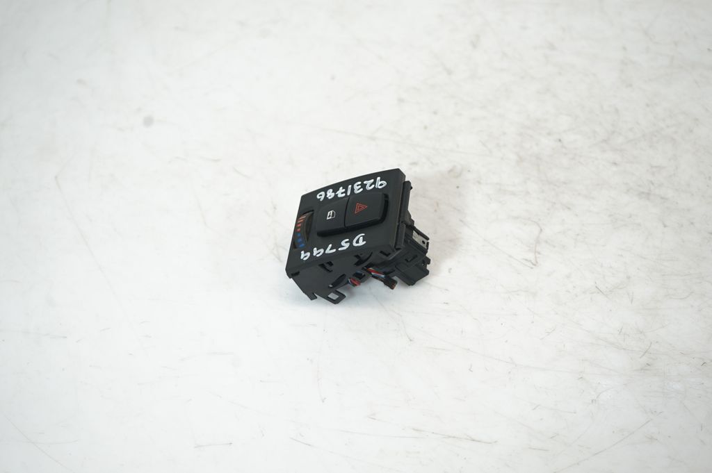 Hazard light switch (2)