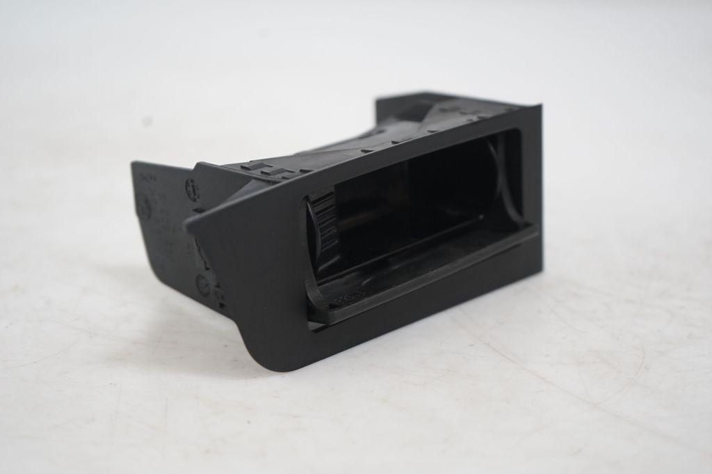 Rear door ashtray (8)