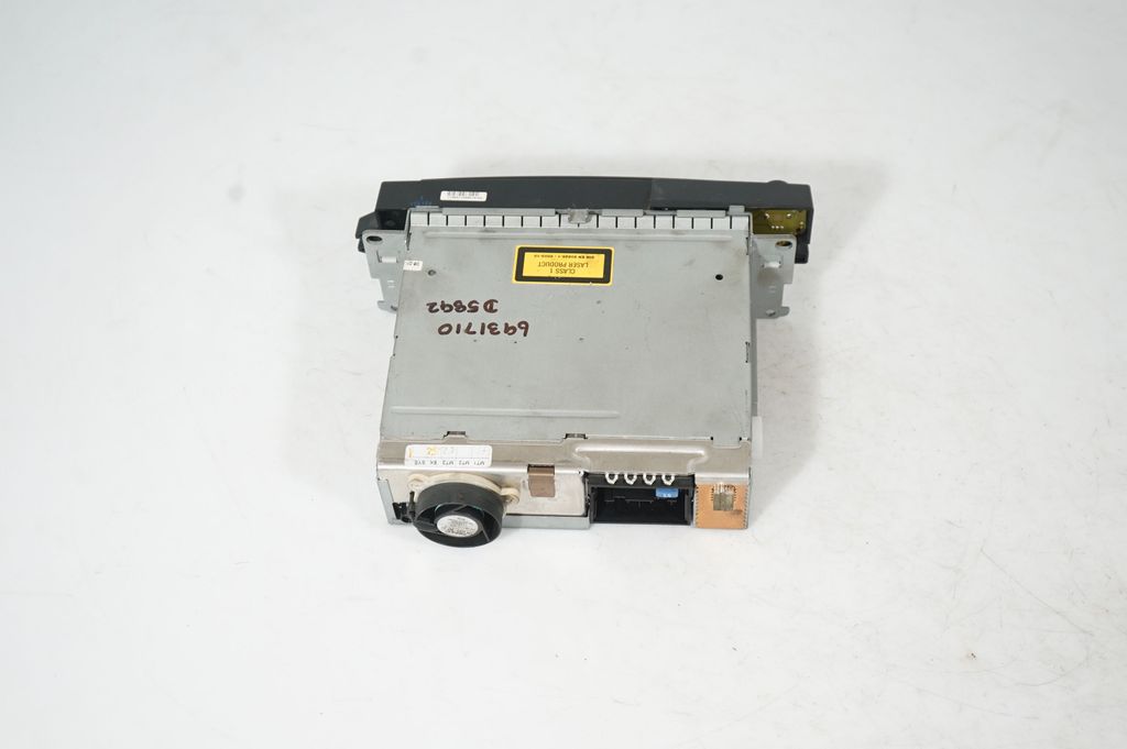 Radio/CD/DVD/GPS head unit (3)