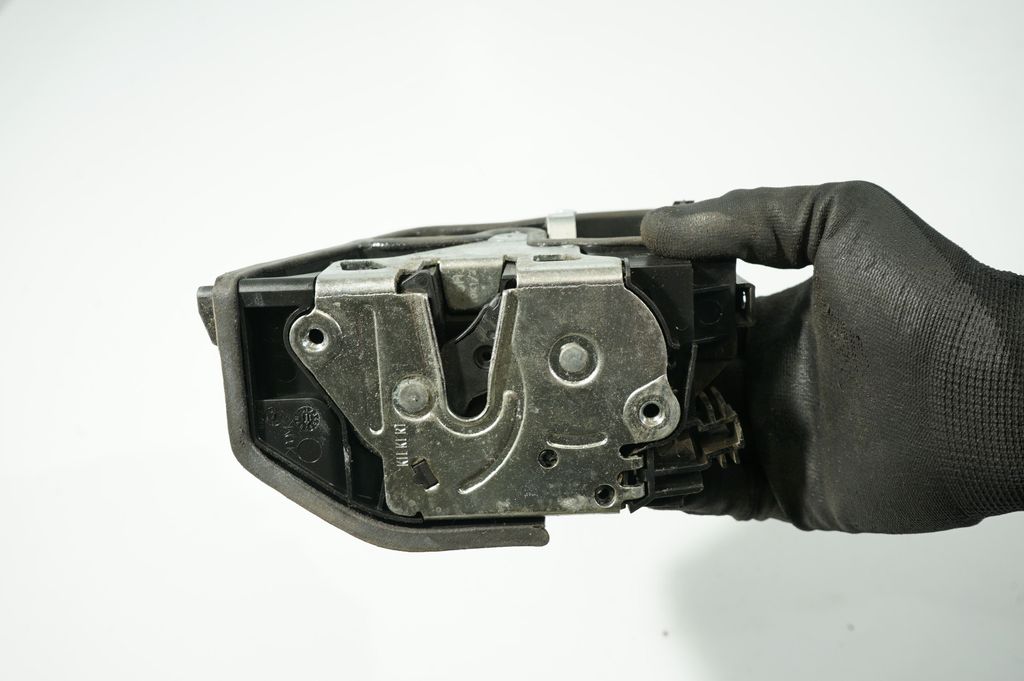 Front door lock (8)