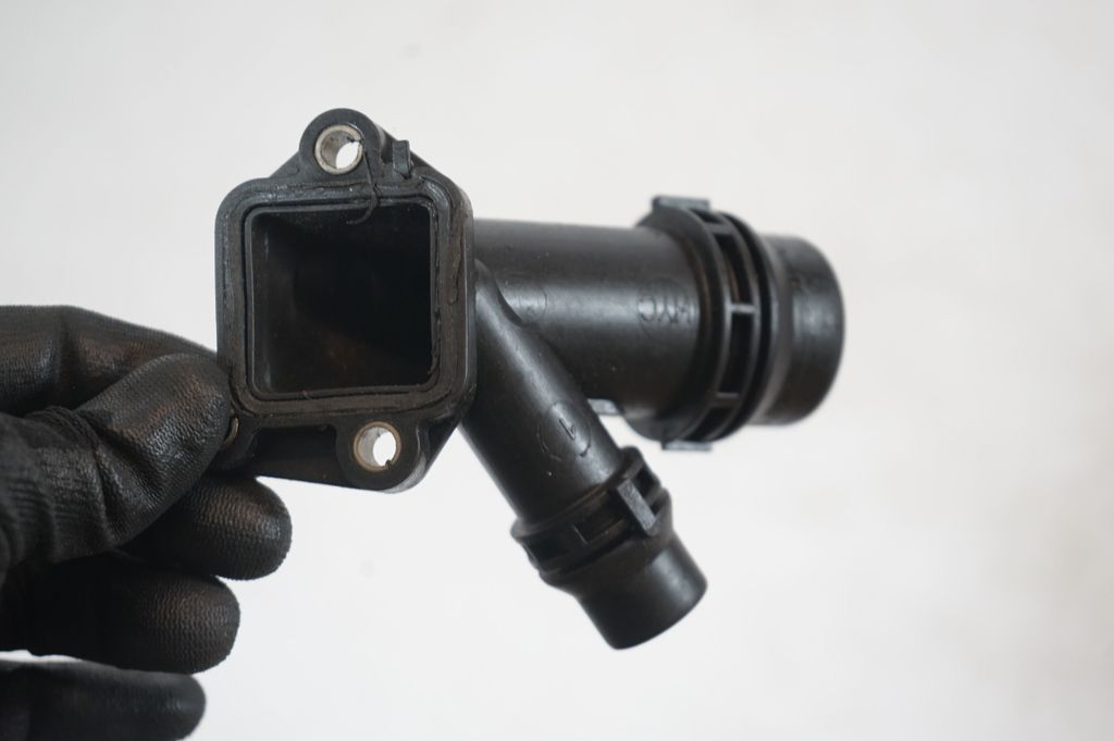 Engine coolant pipe/hose (7)