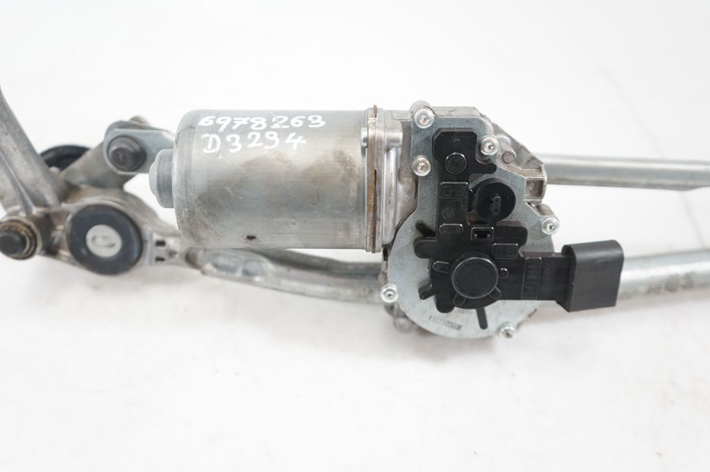 Front wiper linkage and motor (8)