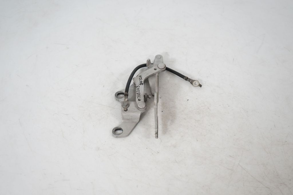 Engine bonnet/hood hinges (4)