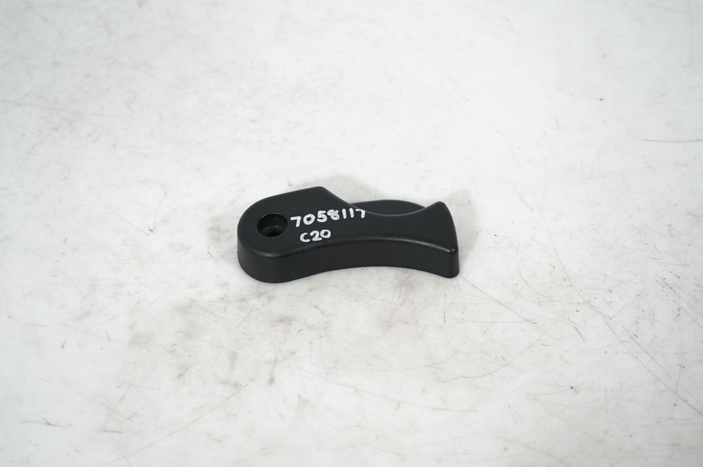 Engine bonnet (hood) release handle